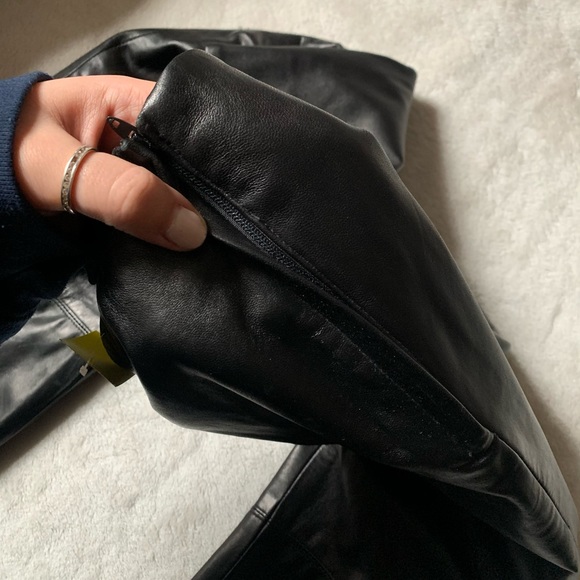 ❌ SOLD❌ INTERMIX LEATHER PANTS - Picture 4 of 7